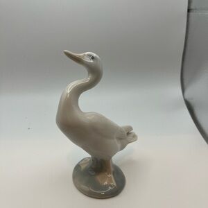 lladro Goose Porcelain Figurine Made in Spain (4.5 by 3 by 2")